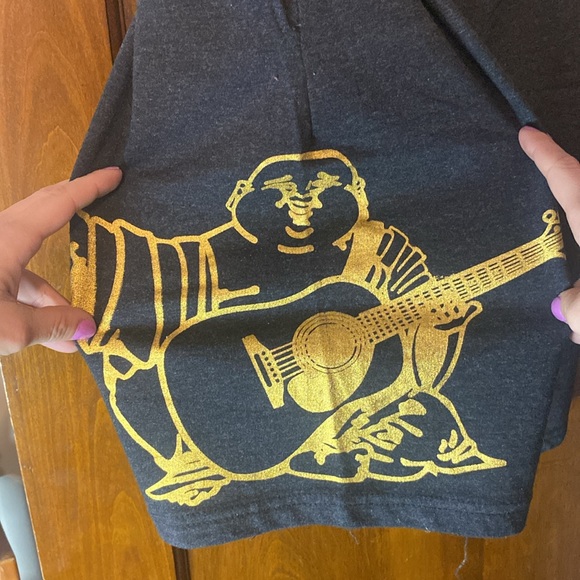 TRUE RELIGION COMFY SHORTS 🩳 GOLD BUDDHA LOGO ON THE SIDE. - Picture 5 of 6